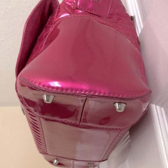 Patent leather pink Danier handbag - Picture 2 of 7